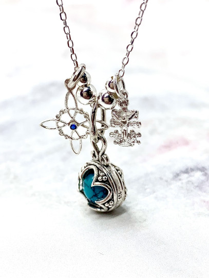 Collar triple protección de plata: Gotland Turquesa mini, Nudo de Bruja y Cruz de Caravaca