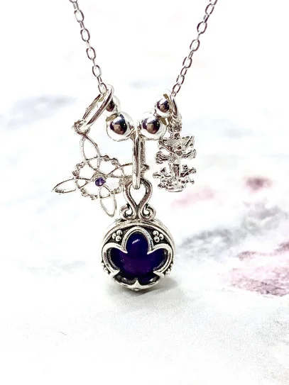 Collar triple protección de plata: Gotland Amatista mini, Nudo de Bruja y Cruz de Caravaca