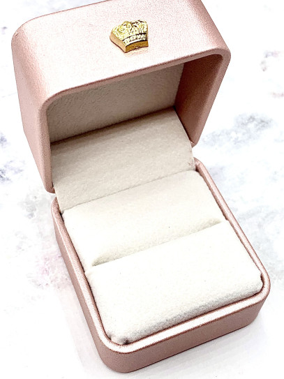 Estuche 'Queen' para regalo de piel rosa - Anillos y pendientes