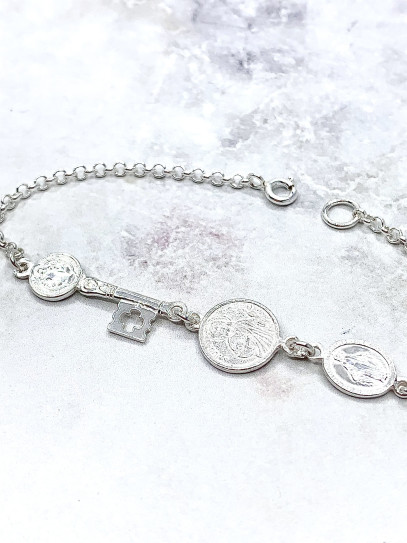 Pulsera triple protección de plata: Medalla llave de San Benito, San Judas Tadeo y medalla de la Milagrosa