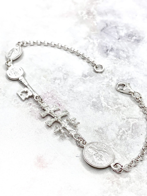 Pulsera 4 protecciones: Cruz de Caravaca, Medalla de la Milagrosa, San Benito y San Judas Tadeo