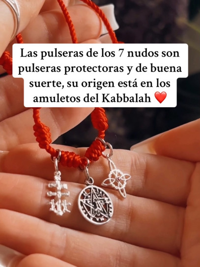Pulsera 7 nudos roja cuatro protecciones: Nudo de Bruja, Cruz de Caravaca, San Benito y Tetragramatón de plata