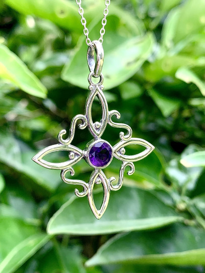 Witches Knot 'Sabrina' faceted Amethyst necklace