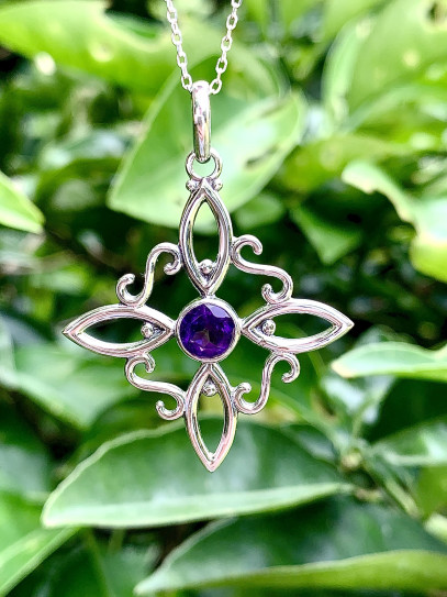 Witches Knot 'Sabrina' faceted Amethyst necklace