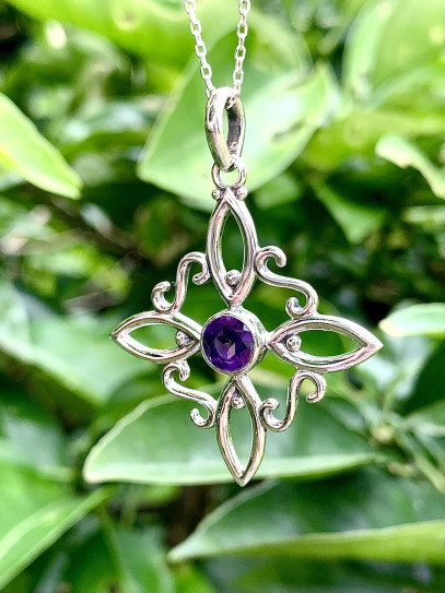 Witches Knot 'Sabrina' faceted Amethyst necklace