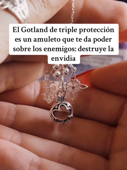 Collar triple protección de bolitas: Gotland de Cuarzo, Nudo de Bruja, Puño de la figa y Cruz de Caravaca