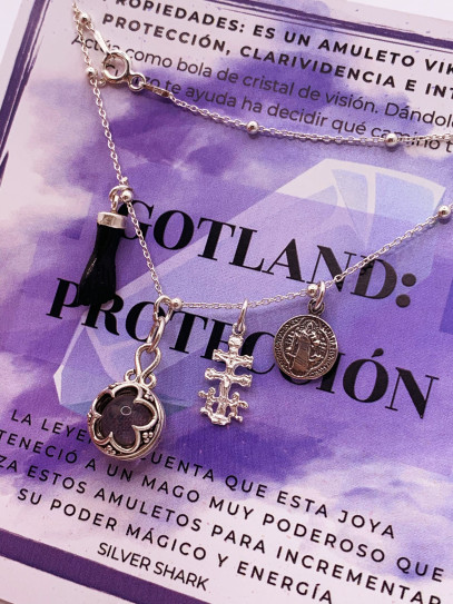 Triple protection necklace with beads: Gotland Quartz, Witch's Knot, Fist of the Figa and Cross of Caravaca