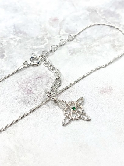 Tobillera 'Bridget' de Nudo Brujas y Esmeralda