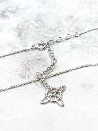 Tobillera 'Bridget' de Nudo Brujas y Esmeralda