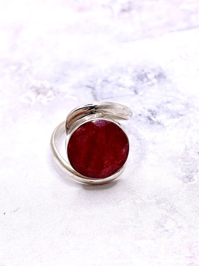 Anillo 'Ayla' de Rubí - Amor y fuerza interior