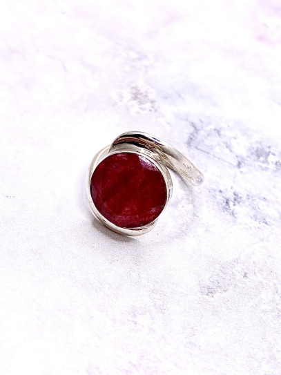 Anillo 'Ayla' de Rubí - Amor y fuerza interior