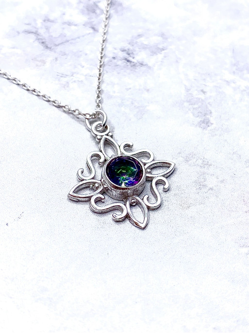 Witches Knot 'Sabrina' Mystic Topaz necklace