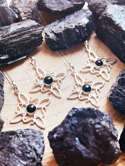 "Sabrina" Super Mini Necklace with Witches’ Knot and Black Obsidian