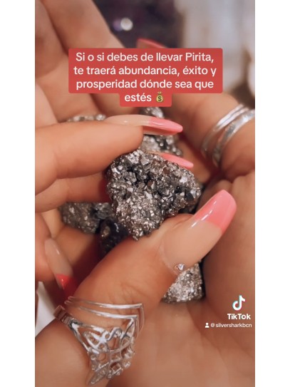 6 quartz that you should carry in your bag