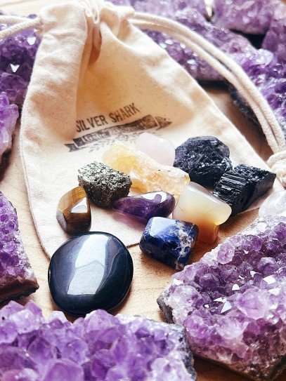 6 quartz that you should carry in your bag