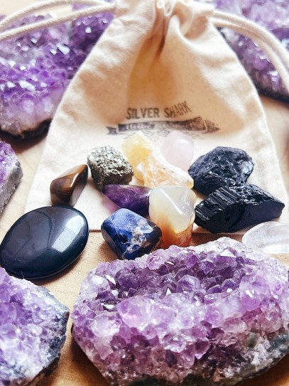 6 quartz that you should carry in your bag