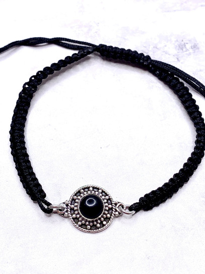 Pulsera 'Neela' de Turmalina negra y macramé