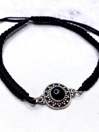 Pulsera 'Neela' de Turmalina negra y macramé