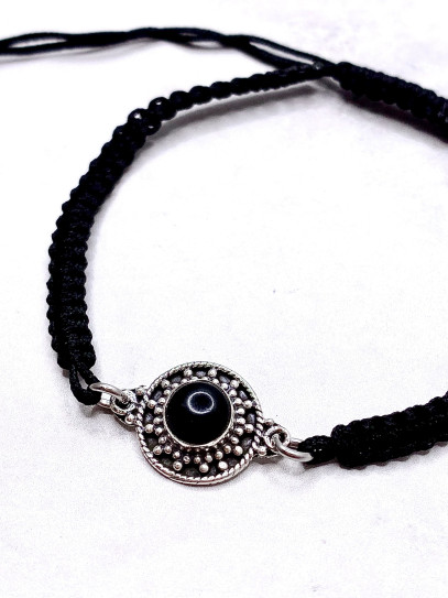 Pulsera 'Neela' de Turmalina negra y macramé