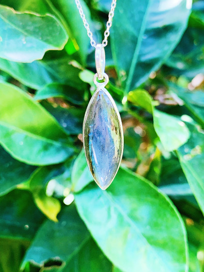 Collar Rombo Celeste ✨ de Labradorita natural - Protección e intuición