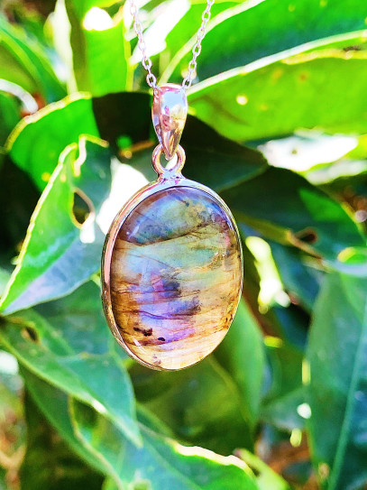 Collar Óvalo Estelar ✨ de Labradorita natural - Protección e intuición