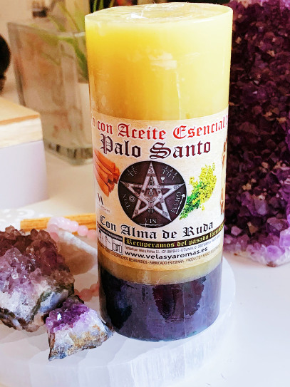 Espelma Esotèrica “Ànima de Ruda” 🌿✨ – Neteja i Protecció amb Pal de Sant