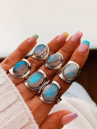 Anillo 'Trenza Balinesa' de Piedra luna - Feminidad