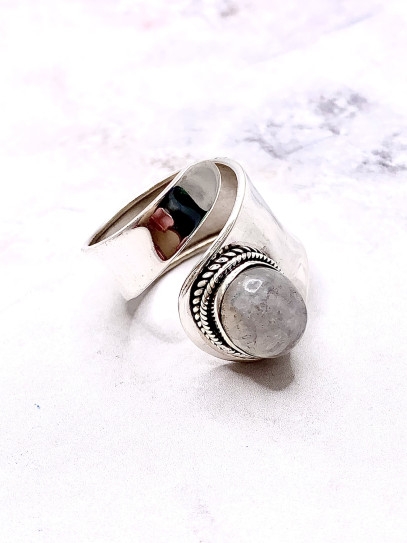 Anillo 'Trenza Balinesa' de Piedra luna - Feminidad