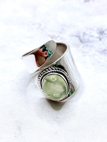 Anillo 'Trenza Balinesa' de Prehnita - Intuición y amor