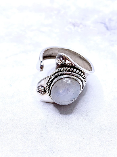 Moonstone 'Mineral Trail' Ring – Femininity and Protection