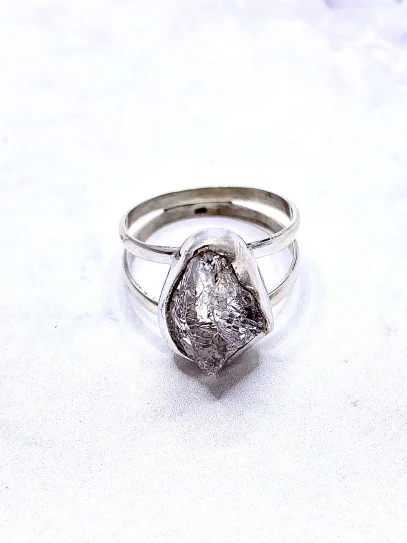 Cosmic Light ring ✨ with Herkimer Quartz in Silver | Protection & Cleansing