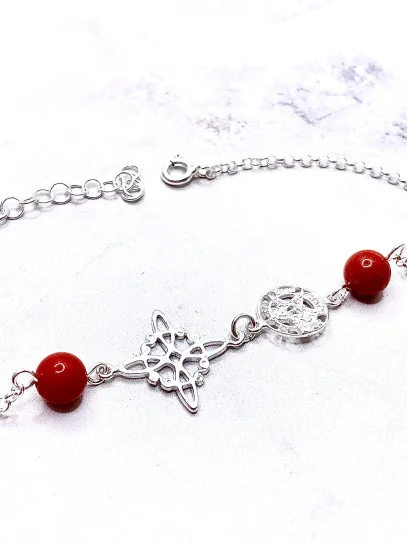 Pulsera triple protección de plata: Nudo de Bruja y Tetragramatón con Coral