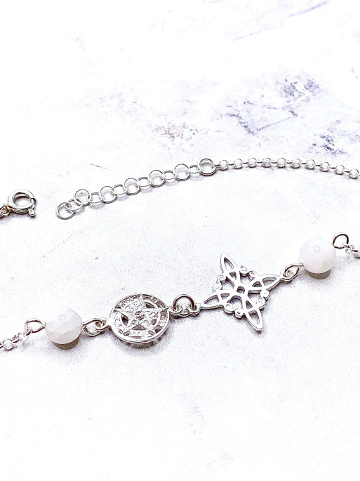 Pulsera triple protección de plata: Nudo de Bruja y Tetragramatón con Cuarzo blanco