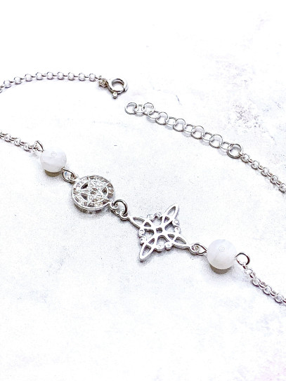 Pulsera triple protección de plata: Nudo de Bruja y Tetragramatón con Cuarzo blanco