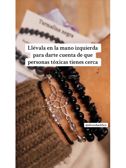 Pulsera triple protección de plata: Nudo de Bruja, Medalla de San Benito y Turmalina
