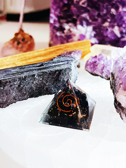 Pirámide de Orgonita mini - Shungit auténtica | Protección extrema