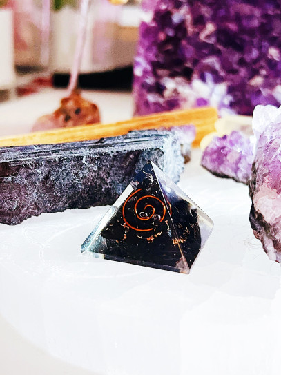 Pirámide de Orgonita mini - Shungit auténtica | Protección extrema