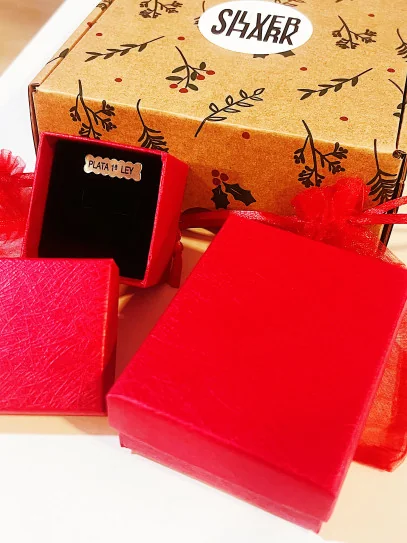 Caja roja para regalo ✨ Estuche Corazón Carmesí - Anillos y pendientes
