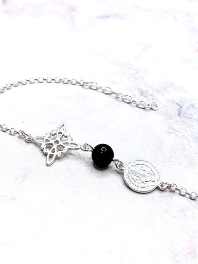 Pulsera triple protección de plata: Nudo de Bruja y San Benito con Turmalina