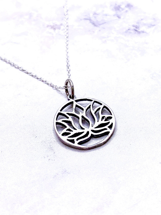 Collar Flor de Loto – Símbolo de Paz y Renacimiento ✨