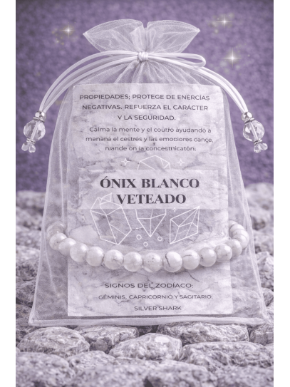 White streaked Onyx 'Asha' bracelet 8mm | Protection and purification