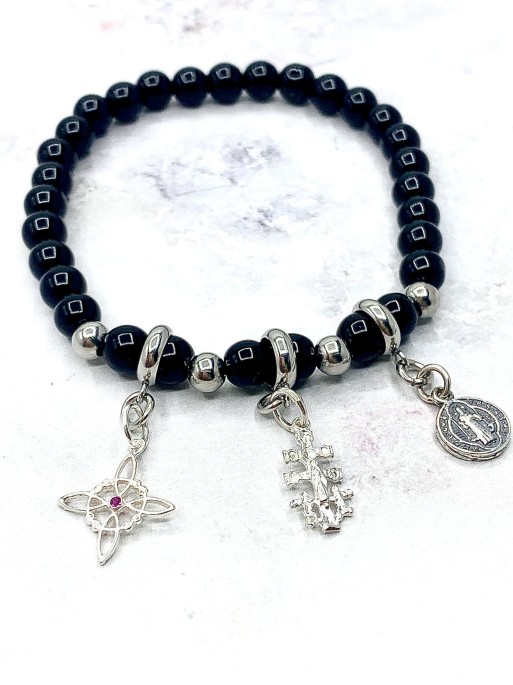Pulsera triple protección de plata: Nudo de Bruja, Cruz de Caravaca y San Benito con Turmalina