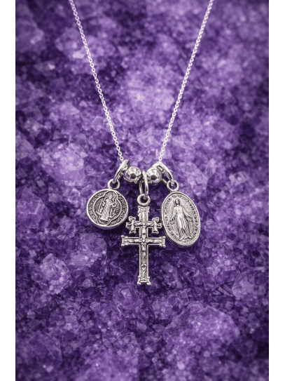 Collar Triple Protección Celestial ✨ Cruz de Caravaca, San Benito y Medalla de Milagrosa