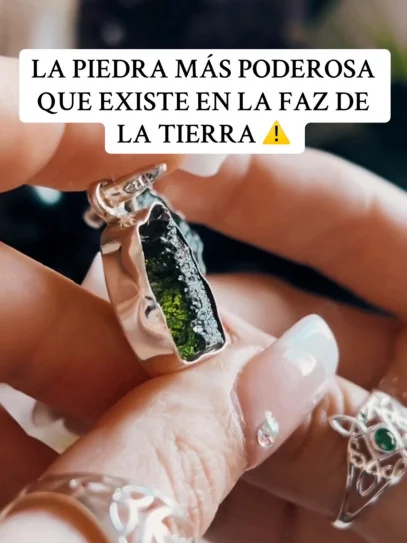 Collar mágica Moldavita triple verde ✨ Cambios y transformación