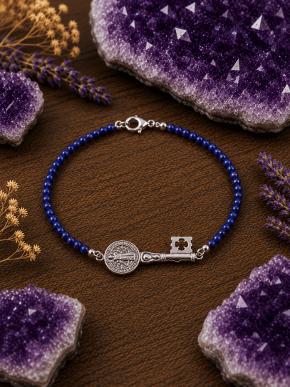 Pulsera triple protección de plata: Medalla llave de San Benito y Lapislázuli