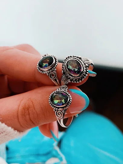 Anillo 'Indiana' de Topacio Místico