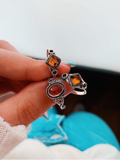 Amber 'Eirene' ring