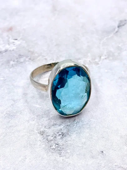 Anell 'Monroe' de Topazi blau