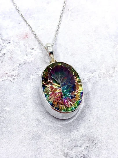 Collar 'Aruni' de Topacio Místico