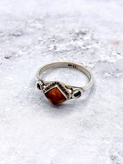 Amber 'Jungle' ring